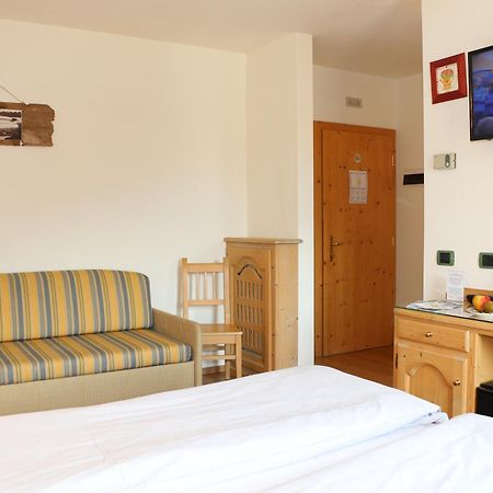 ליביניו Hotel "La Suisse" מראה חיצוני תמונה