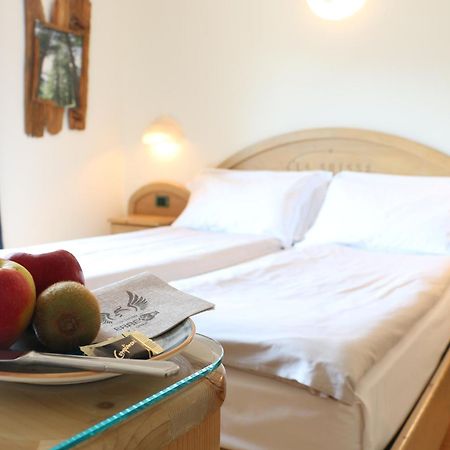 ליביניו Hotel "La Suisse" מראה חיצוני תמונה