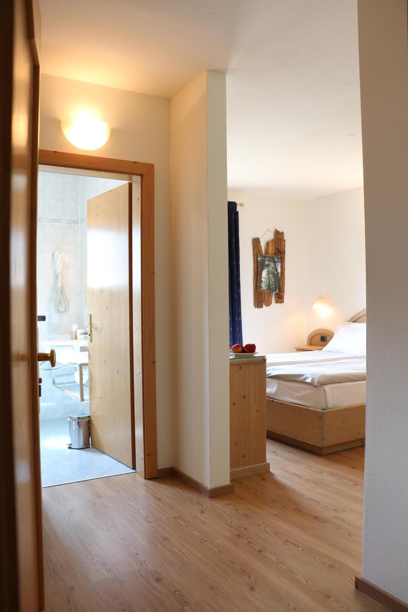 ליביניו Hotel "La Suisse" מראה חיצוני תמונה